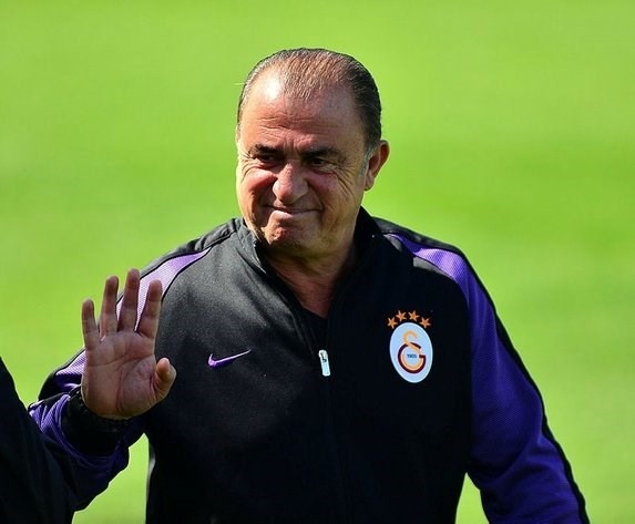TRANSFER İSTEĞİ EMRE'DEN
Alınan bilgilere göre transfer talebi Emre Çolak'ın kendisinden geldi...

Deportivo'dan ayrılma kararı alan genç yıldızın Fatih Terim'i aradığı ve "Hocam dönmek istiyorum" dediği öğrenildi.