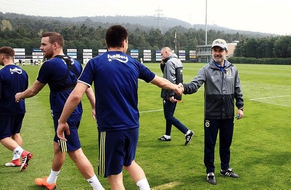 Sezon sonunda büyük bir değişime gitme kararı alan Fenerbahçe, kadroda bulunan birçok isimle yollarını ayıracak. Yeni sezon için büyük bir rotasyon planı hazırlayan sarı lacivertli yönetimin gönderilecekler listesinde yer alan isimler şöyle...