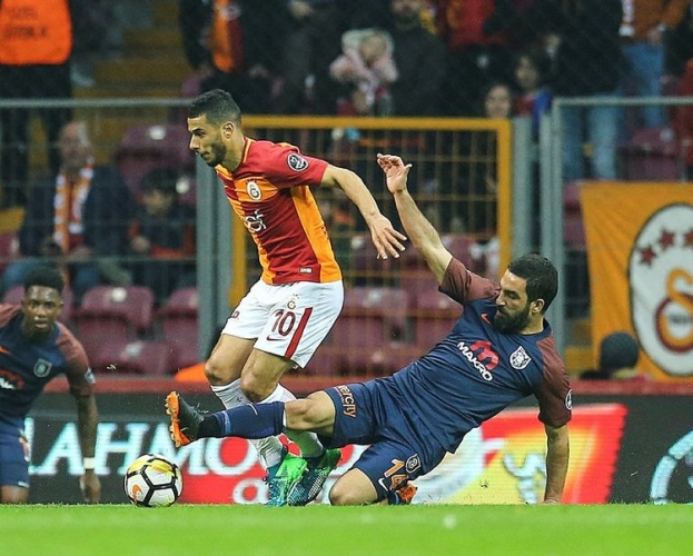 Devre arasında Barcelona'dan Arda Turan'ı kadrosuna dahil ederek adından söz ettiren İstanbul temsilcisi son olarak yıldız futbolcu Burak Yılmaz'ı da kadroya dahil etmek istiyor.
