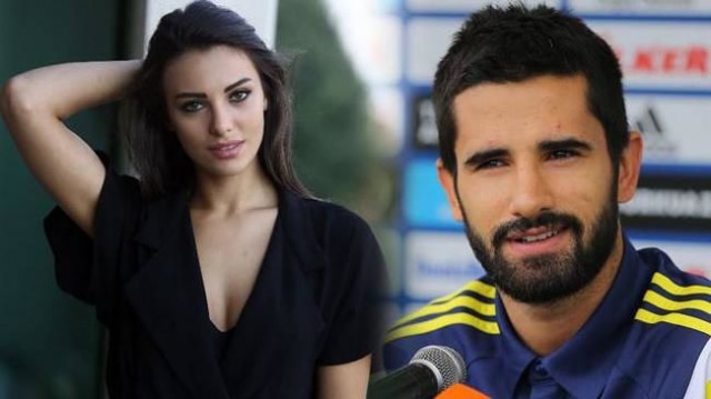 Oyuncu Tuvana Türkay geçen günlerde, Alper Potuk'u evde iki kadınla basmıştı. Tuvana Türkay olay sonrası Alper Potuk'u terk etti ve sevgilisinin aldığı tüm hediyeleri geri yolladı.