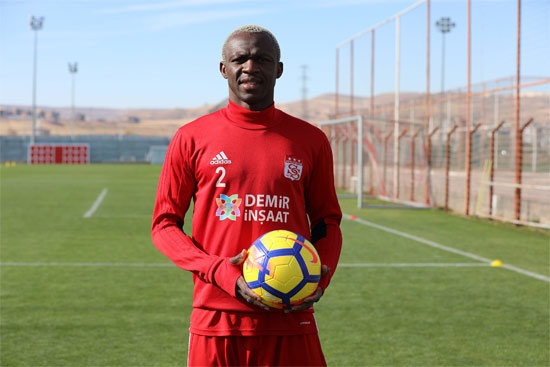 Arouna Kone
Sivasspor'un dünyaca ünlü golcüsü Aroune Kone için devre arasında İspanya'dan teklifler geldi. Sezon sonunda da ayrılık ihtimaller arasında.