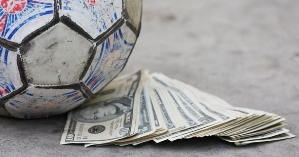 Liglerin sonu yaklaşırken transfer sezonunun heyecanı bizi bekliyor. Takımlarını güçlendirmek isteyen kulüpler ise arayışa şimdiden başladı.