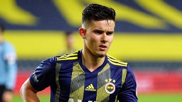NEC Nijmegen, geçtiğimiz sezonun başında Ferdi Kadıoğlu’nu 1.4 milyon Euro’ya Fenerbahçe’ye satmıştı. Nijmegen, bu paranın yarısını alamadığı gerekçesiyle FIFA’ya başvurmuştu. Hollanda basını, Yeşil-Siyahlıların, Fenerbahçe’nin TFF ile yaşadığı krizi yakından takip ettiğini ve devreye girebileceğini yazdı. (Fanatik)