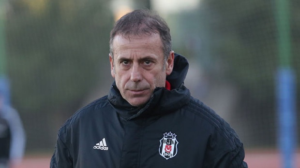 Beşiktaş Başkanı Ahmet Nur Çebi ve yöneticiler, Süper Lig'in 18. haftasında alınan 2-1'lik Demir Grup Sivasspor mağlubiyetinin ardından gidişattan memnun olmamalarına rağmen teknik direktör Abdullah Avcı ile yola devam kararı aldı. (Sabah)
