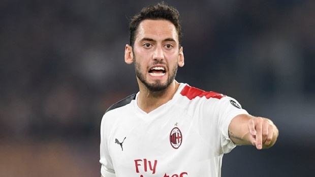 Milan'da tamamen gözden çıkarılan Hakan Çalhanoğlu Tottenham'la flört halinde. (TM Dijital Haber Merkezi)