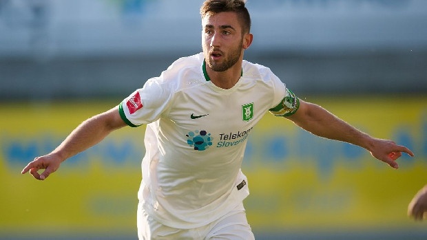 Trabzonspor'da Ünal Karaman'ın kadrosunda görmek istediği Andraz Sporar için ilk hamle yapıldı. Oyuncunun kulübü, Trabzonspor'dan 2.5 milyon Euro talep etti. (Fotospor)