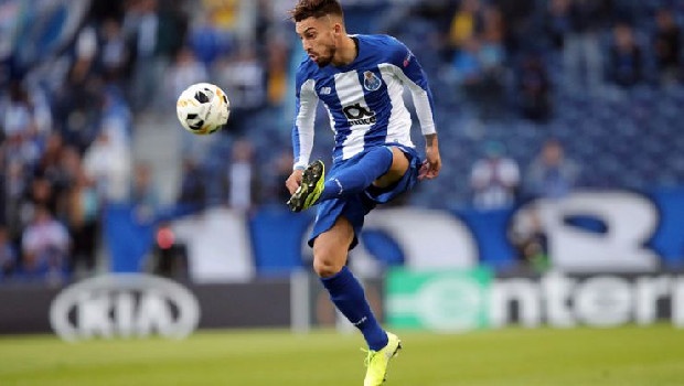 Juventus, Porto'nun yetenekli sol beki Alex Telles için 25 milyon Euroluk teklifte bulundu. Transferin gerçekleşmesi halinde Galatasaray kârdan yüzde 10 pay alacak. (Ajansspor)