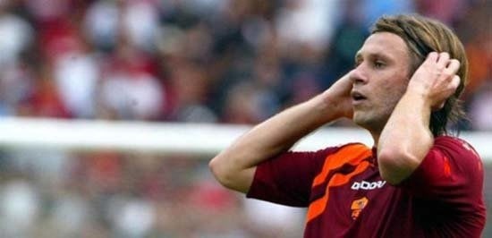 ANTONIO CASSANO
Bari'den Roma'ya: 28.5 milyon Euro
Roma'dan Real Madrid'e: 5.5 milyon Euro
ZARAR: 23 MİLYON EURO