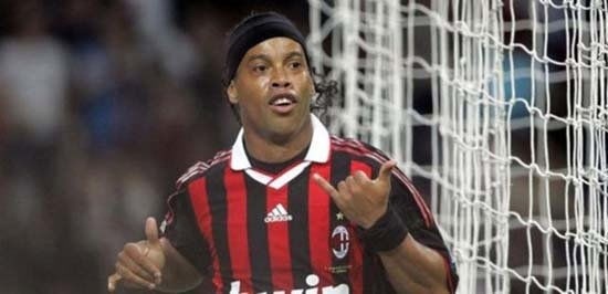 RONALDINHO
Barcelona'dan Milan'a: 25 milyon Euro
Milan'dan Flamengo'ya: 3 milyon Euro
ZARAR: 22 MİLYON EURO 

(Skorer)
