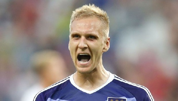 Belçika basını son olarak Cim Bom'un Anderlecht forması giyen Lukasz Teodorczyk'i kiralamak istediğini yazmıştı. Bugün de oyuncunun menajerinden konuyla ilgili açıklama geldi. 27 yaşındaki Polonyalı golcünün menajeri Marcin Kubacki, çıkan iddialarla ilgili olarak "Galatasaray bizim için ciddi bir seçenek. Türk kulübünün bu transferi bitirebilmek için yeterli imkanı var." ifadelerini kullandı. (fanatik.com.tr)