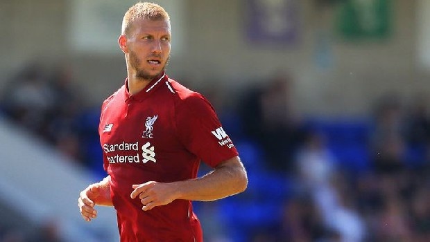 İtalya Serie A ekiplerinden Cagliari, Fenerbahçe ile ismi anılan Ragnar Klavan'ı Liverpool'dan 2 milyon Pound'a (15.6 milyon TL) transfer etti.