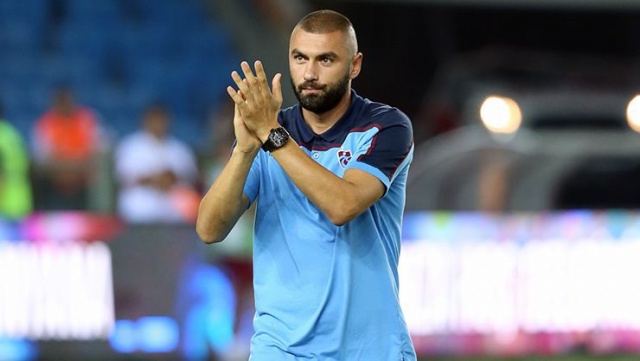 4 büyüklerde de forma giyen ender futbolculardan biri olan ve şu anda Trabzonspor formasını terleten Burak Yılmaz, sosyal medya hesabından Galatasaray'lı bir paylaşımı beğenince taraftarlar heyecanlandı.
