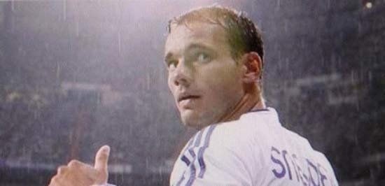 WESLEY SNEIJDER
Ajax'tan Real Madrid'e: 27 milyon Euro
Real Madrid'den Inter'e: 15 milyon Euro
ZARAR: 12 MİLYON EURO