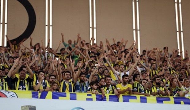 'Fenerbahçe taraftarının maça alınmaması doğru karar'
Maça Fenerbahçe taraftarının alınmama kararı ile ilgili olarak ise ''İl güvenlik kurulu, stat görevlileri, emniyet görevlileri ve kulüp temsilcisi heyetinden oluşuyor. Sadece kulübün verdiği bir karar değil. Ama ben de bu kararı doğru buldum. İstanbul'daki maçlara da Trabzonspor taraftarı alınmıyor. Şu an için bu kararın doğru olduğunu düşünüyorum'' dedi.