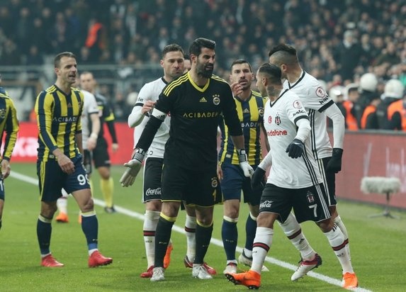 Fenerbahçe'de Beşiktaş'la oynanan kupa derbisinde oyundan atılan Alper Potuk ve kaptan Volkan Demirel'e büyük tepki var. Alper, sarı kartı olduğu halde Tolgay'ı itip düşürünce, 44'te ikinci sarıdan atıldı.