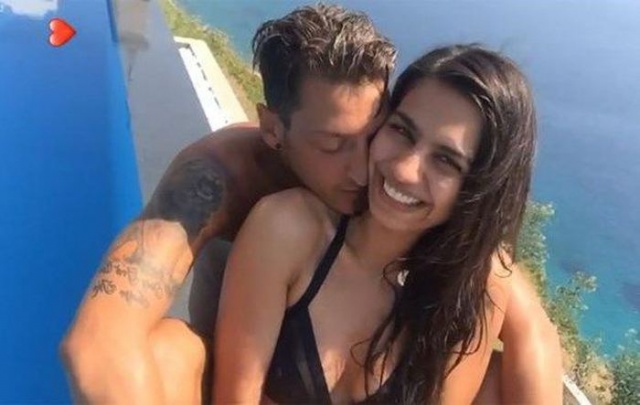 İki yıl önce nişanlanan Arsenalli futbolcu Mesut Özil ile oyuncu Amine Gülşe, 7 Haziran’da nikâh masasına oturacak.