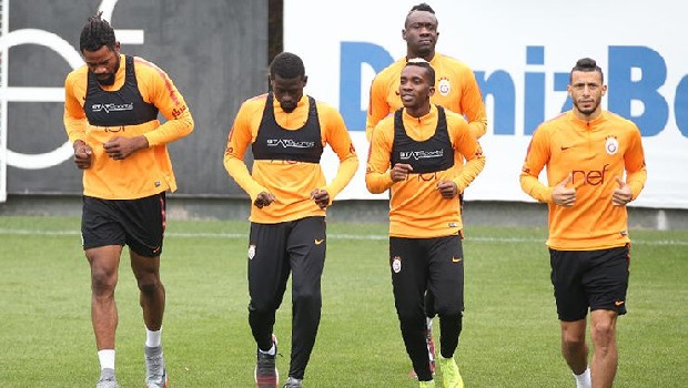 Galatasaray Yönetimi'nin gözden çıkardığı Belhanda'da sıcak saatler yaşanıyor. Sarı- Kırmızılı yönetim Suudi Arabistan ekibi Al Hilal takımının teklif yaptığı Belhanda için pazarlıklarını aralıksız olarak sürdürüyor. Bu transferin 12-13 milyon Euro arasında bir rakamla sonuçlanması bekleniyor. (Takvim)