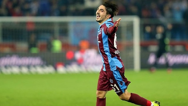 Trabzonspor'un genç yıldız oyuncusu Abdülkadir Ömür’e İtalya’nın dev takımı Milan talip oldu. (Akşam)