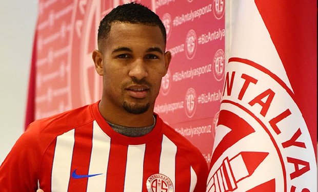 Antalyaspor'un Fransız orta saha oyuncusu William Vainquer, Fransa'nın Toulouse takımına 1 yıllığına kiralandı.