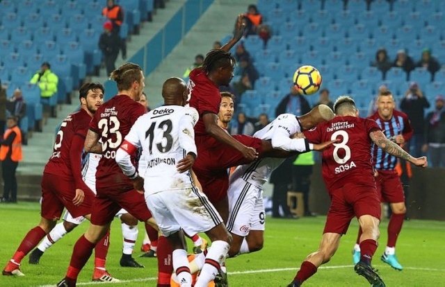 İNGİLİZLER DEVRE ARASINDA İSTEMİŞTİ
İngiliz kulüp ligin ilk yarısında Trabzonspor'un kapısını Okay Yokuşlu için çalmıştı. Bordo mavili kulübe 8 milyon Euro'luk teklif yapan Ada ekibi, Trabzonspor yönetiminden 'Sezon sonu gelin, görüşelim' yanıtı aldığı iddia edilmişti.