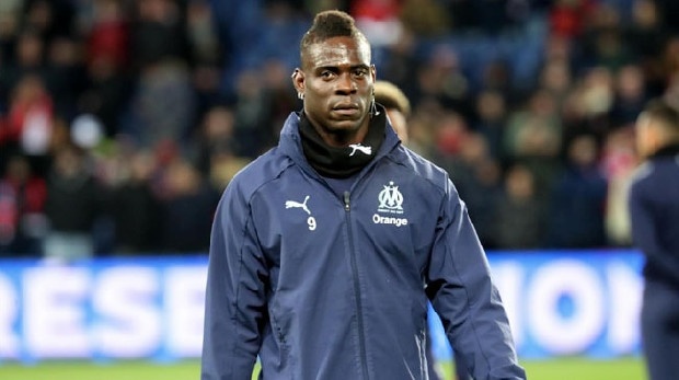 Beşiktaş, Fiorentina ile görüşmelerini sonuçlandıramayan Mario Balotelli ve Girona’dan ayrılmak isteyen 31 yaşındaki golcü Doumbia’yı gündeme aldı. (Akşam)
