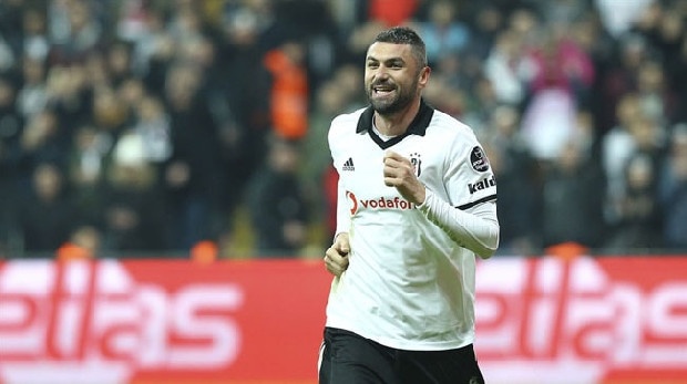 İtalyanlar, Lecce’nin Burak Yılmaz’la anlaşma sağladığını iddia etti. Top, Beşiktaş Yönetimi’nde. Avcı, “Onsuz da olur” raporu verirse Burak’ın satışı onaylanacak. (Akşam)
