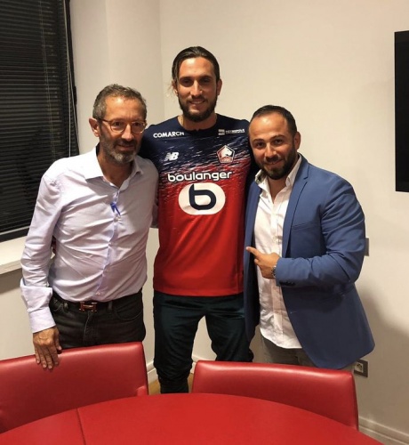 Milli Futbolcu yeni formasını giyerek kulübüyle 5 yıllık sözleşmeye imza attı.