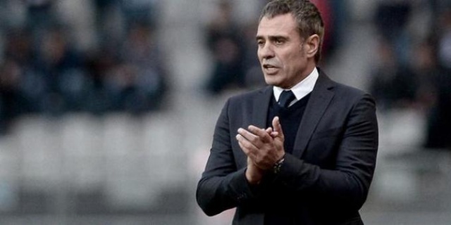 LE GUEN GÖRÜŞME ODASINA!
Paul Le Guen'in Bursapor Kulübü Başkanı Ali Ay ile sabah gerçekleştireceği görüşme sonrasında kaderi belli olacak.