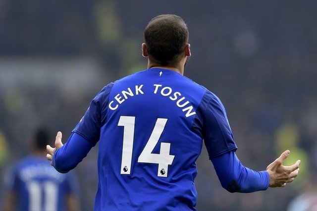 "REKABET YOKSA RAHATLIK OLUR"
"Rekabetin olmadığı yerde rahatlık çöker. Rekabetin olduğu yerde başarı gelir. Her zaman iyi olmak zorundaydım. Kendime has bir futbolum var. Kendi filosofim var. İstediklerimi sahaya yansıtmak istiyorum."