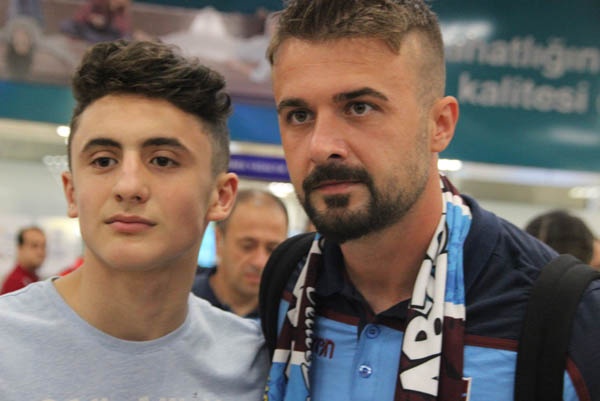 Bordo-Mavili ekipte kadro dışı kalan Onur Kıvrak, 2 milyon euroluk alacağı için menajerini kulübe gönderdi. Kulüpte gerilim yükseldi...