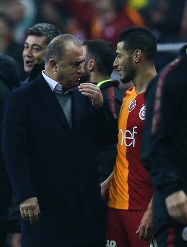 Feghouli'ye 2 asist yapan, Trabzon ve Kasımpaşa'ya toplam 3 gol atan Faslı 10 numara sonunda selefi Sneijder gibi skorer kimliğe büründü. Yazın Gomis'i, Ocak ayında ise Rodrigues-Ozan Kabak ikilisini satarak transfer bütçesini oluşturan Galatasaray'ın sezon sonu sponsoru Belhanda olacak.