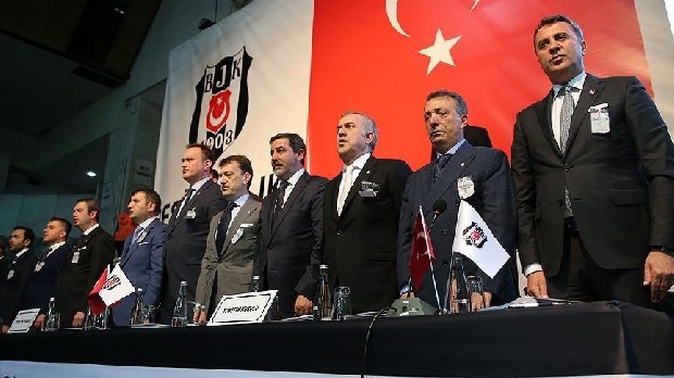 Sürpriz isimle temas
Gelecek sezonun kadro planlaması için şimdiden kolları sıvayan Siyah beyazlı yönetim, Süper Lig'den sürpriz bir isimle temasa geçti.