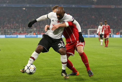 UEFA Kongresi Bratislava'da yapıldı
42. UEFA Kongresi, UEFA'ya üye ülke federasyonların katılımı ile bugün Slovakya'nın Bratislava kentinde yapıldı.

Türkiye Futbol Federasyonu'nu 1. Başkanvekili ve UEFA Yönetim Kurulu üyesi Servet Yardımcı, Yönetim Kurulu üyesi Alaattin Aykaç ile Genel Sekreter Kadir Kardaş'ın temsil ettiği kongrede İspanya Futbol Federasyonu Başkanı Juan Luis Larrea Sarobe, UEFA Yönetim Kurulu'na; Macaristan Futbol Federasyonu Başkanı Sandor Csanyi ise FIFA başkan yardımcılığına birer yıl için seçildi. Sandor Csanyi'den boşalan FIFA Konseyi üyeliğine Portekiz Futbol Federasyonu Başkanı Fernando Gomes getirildi.