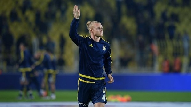 Sevilla forması giyen Simon Kjaer için, eski takımı Fenerbahçe ve Galatasaray girişimlerde bulunuyor.