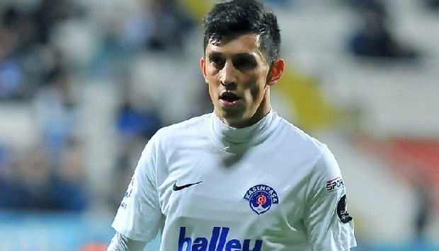 ANDRE CASTRO | PORTO >> KASIMPAŞA | 2013 | Merkez orta saha mevkiinde Kasımpaşa hücumlarına yön veren Castro, istikrarlı performansıyla Kasımpaşa’yı omzunda taşıdı. Kritik anlarda attığı gollerle o sezon takımının lideri olduğunu kanıtladı.