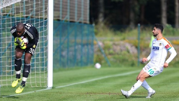 Alanyaspor’un uzlaşmaz tavrından bunalan Galatasaray, artan kuru da göz önünde bulundurarak son teklifini 2.8 milyon euro olarak yaptı. emre Akbaba’nın ısrarla Cim Bom’a gelmek istemesini koz olarak kullanan yönetim, beklemeye geçti. (Fanatik)