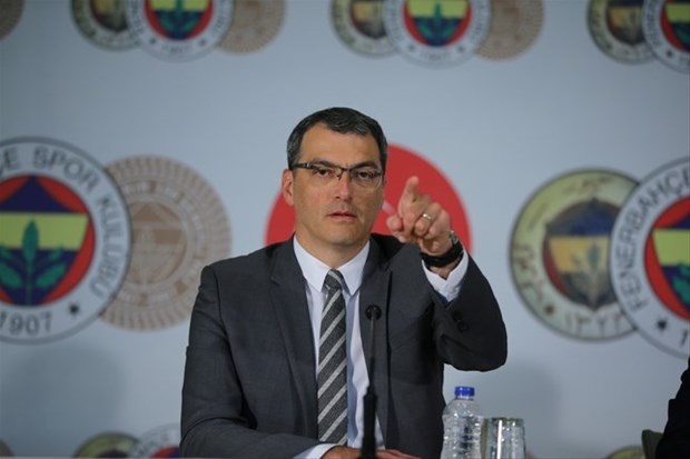 FutbolArena'nın haberine göre; sportif direktör Damien Comolli, yemek salonundan takımın şoförü Cemal Karakış'ı çıkardı.