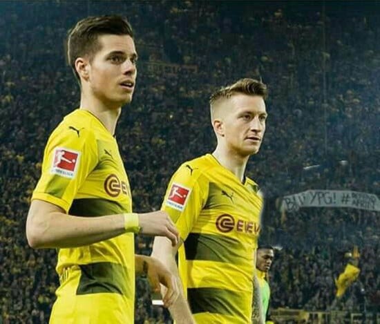 Bu skandal pankart uzun süre tribünlerde yer alırken herhangi bir uyarı verilmedi.