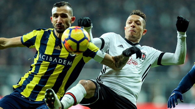 Beşiktaş, Ziraat Türkiye Kupası yarı final ilk maçında Fenerbahçe'yi konuk edecek.