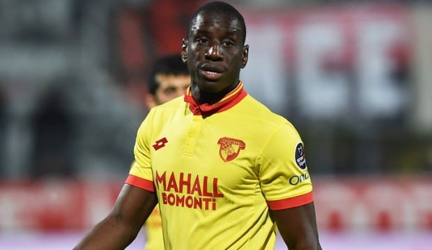 Beşiktaş'ın eski yıldızı Demba Ba ile her konuda anlaşan Galatasaray transferi duyurmak için Shangai Shenhua Kulübü'nden resmi onay bekliyor. (Türkiye)