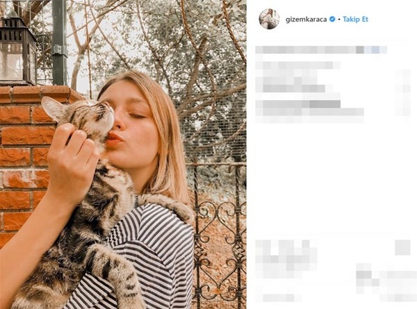 Güzel oyuncu Gizem Karaca, spor sonrası Instagram'ın hikaye bölümünden yaptığı paylaşımla dikkat çekti.