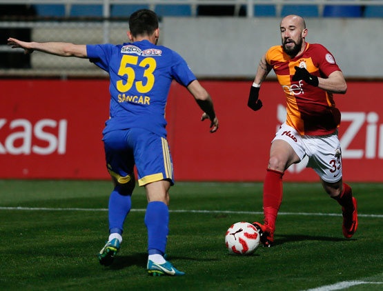 Yaşlılar gidiyor! İlk yolcu Latovlevici
Cim Bom’da sürpriz bir isim gözden çıkarıldı. Hakan Balta’yı takıma geri çağıran Fatih Terim’in, yeni yapılacak sol bek transferiyle birlirkte Latovlevici’nin adını satış listesine yazdırdığı belirlendi.