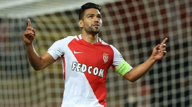 Yeni sezonda iki santrfor birden almayı hedefleyen Galatasaray'da listede Radamel Falcao'nun da olduğu iddia edildi. Galatasaray'da listenin ilk sırasında ise Benjamin Tetteh var. (Fanatik)