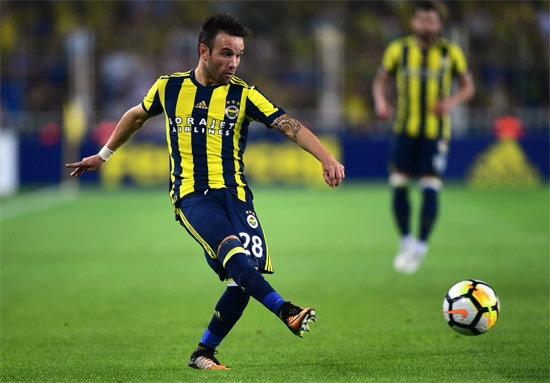 Mathieu Valbuena
Aykut Kocaman ile arasındaki sorunlar nedeniyle istediği süreyi alamayan Valbuena, yine de Avrupa'da en çok asist yapan oyuncular arasında yer alıyor. Oynadığı maçlarda fark yaratan Fransız yıldız, Kocaman'dan beklediği şansı bulamaması durumunda, sarı-lacivertli takımdan ayrılabilir.