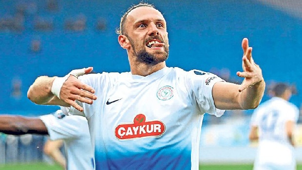 Rize Başkanı Hasan Kartal, Muriç transferinde takasa sıcak baktığını açıkladı. İsmail hoca, Galatasaray'dan Ahmet Çalık ve Ömer Bayram'a onay veriyor. Golcü oyuncunun Şampiyonlar Ligi hayali ve Fenerbahçe'nin de bu transferde eskisi kadar istekli olmaması, ibreyi Aslan'a çeviriyor. (Fanatik)