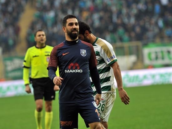 Medipol Başakşehir Başkanı Göksel Gümüşdağ, Arda'nın imza töreninde yaptığı açıklamasında; 'Barcelona'ya hiç ödeme yapmadan Arda'nın bonservisine yüzde 25 oranında ortak olduk. Önümüzdeki yıl satıldığı taktirde yüzde 20, bir sonraki yıl satıldığı taktirde yüzde 25 bize ödemek durumundalar. 41 milyon euroluk bir bonservis bedeli yatırımı yapılmışken Barcelona'ya hiç bir bedel ödemiyoruz. Şampiyon olursak 300 bin euro ödeme yapılacak" demişti.