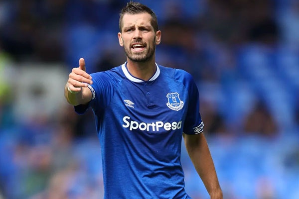 Şükrü Hanedar, Everton'da forma giyen Morgan Schneiderlin'in transferi için İngiltere'ye gitti. 2021 yılına dek sözleşmesi bulunan Fransız futbolcunun 1 yıllığına kiralanması planlanıyor. (Hürriyet)