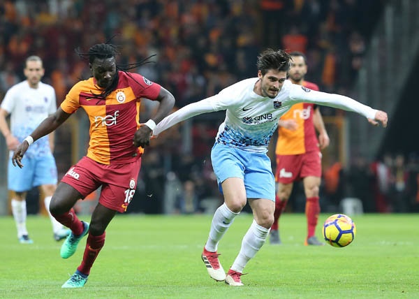 Ancak daha sonra Bordo-Mavili kulüpte Usta’nın seçim kararı almasından sonra transfer görüşmelerinin dondurulduğu kaydedildi.