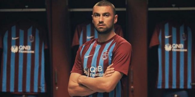 Çin’den transfer olduğundan bu yana transfer taksitlerini alamayan Burak Yılmaz, buna karşın takımdaki performansını bir dakika bile düşürmedi, 19 golle ‘iş’ini yaptı. Yetmedi yabancı oyunculara 240 bin Euro’dan fazla cebinden para ödedi