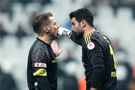 Volkan Demirel, sezonun ilk haftalarında formsuz oluşu nedeniyle kaleyi Kameni'ye kaptırmış, daha sonra tekrar kaleye geçmişti.

(Skorer)